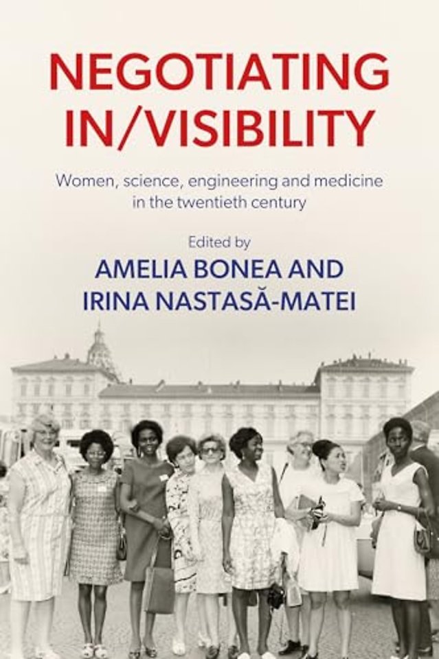 Negotiating in/Visibility