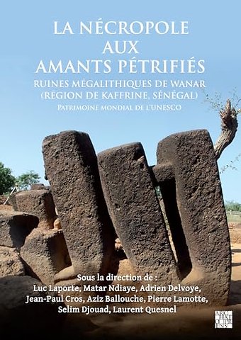 La necropole aux amants petrifies. Ruines megalithiques de Wanar (Region de Kaffrine, Senegal)
