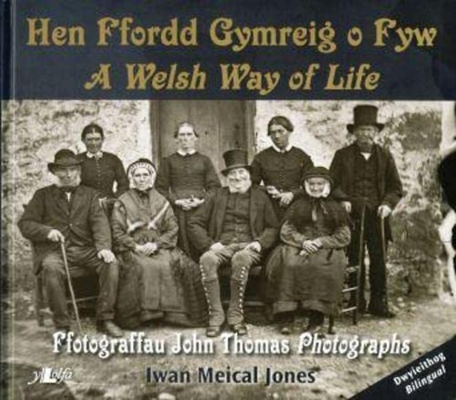 Hen Ffordd Gymreig o Fyw / A Welsh Way of Life ? Ffotograffau John Thomas Photographs