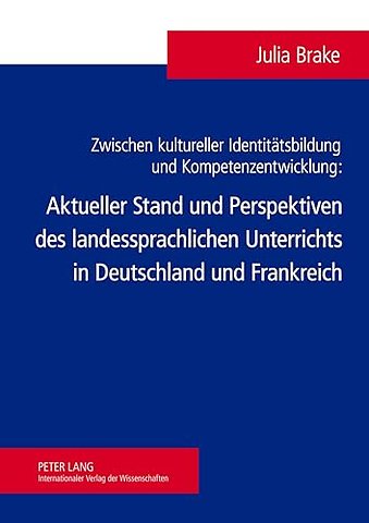 Zwischen Kultureller Identitaetsbildung Und Kompetenzentwicklung