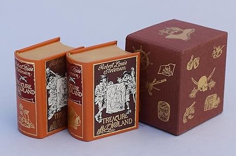Treasure Island Minibook (2 Volumes) - Limited Gilt-Edged Edition