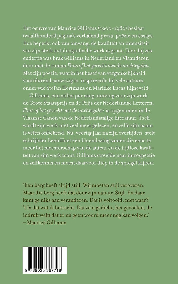 Een binnenplaats met gras