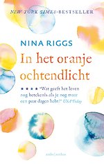 In het oranje ochtendlicht