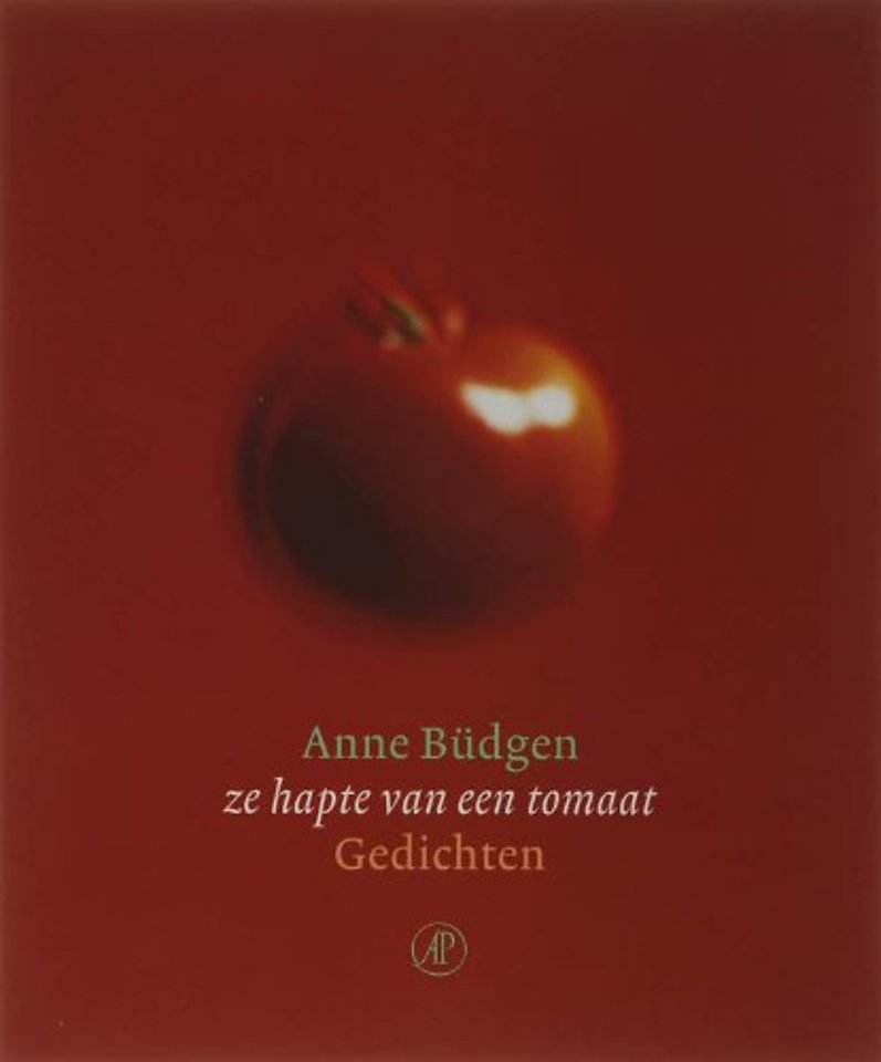 Ze hapte van een tomaat