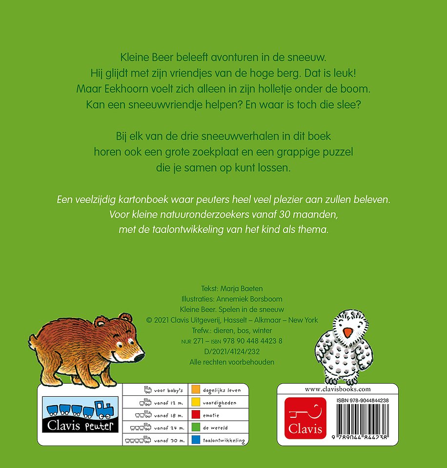 Kleine Beer. Spelen in de sneeuw