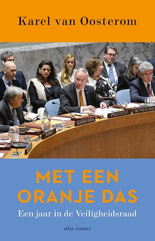 Met een oranje das
