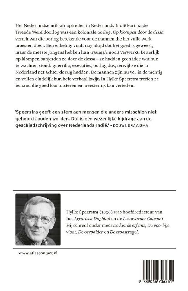 Op klompen door de dessa