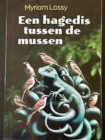 Een hagedis tussen de mussen