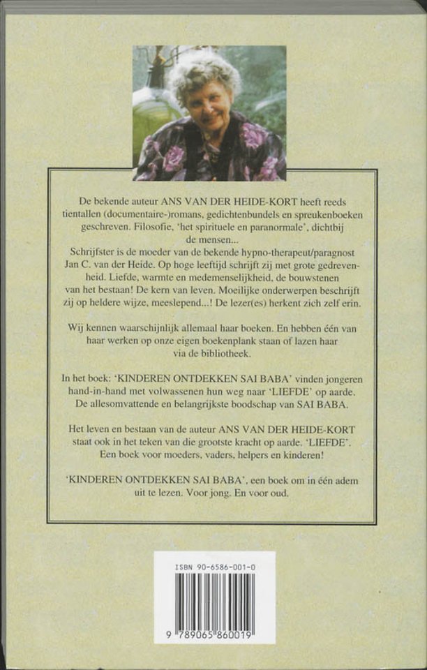 Kinderen ontdekken Sai Baba