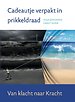 Cadeautje verpakt in prikkeldraad Cadeautje verpakt in prikkeldraad