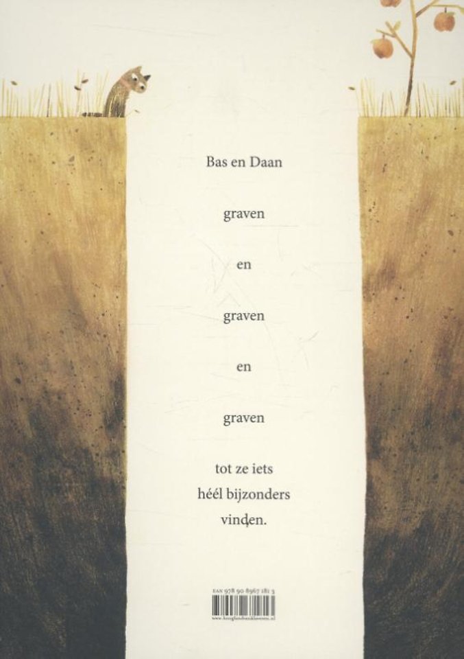 Bas en Daan graven een gat