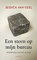 Een steen op mijn bureau