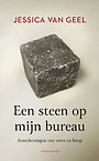 Een steen op mijn bureau