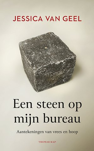 Een steen op mijn bureau