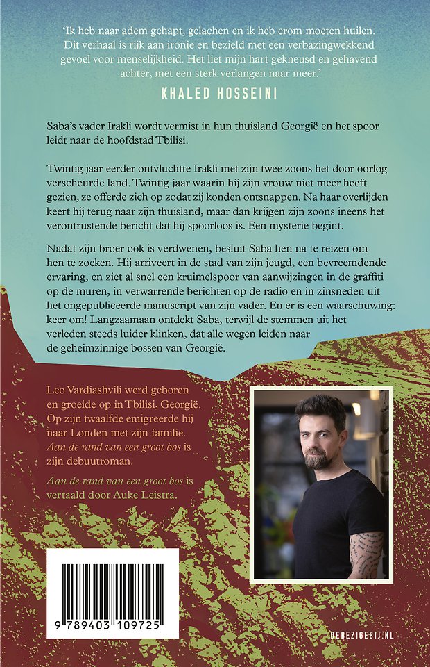 Aan de rand van een groot bos