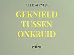 GEKNIELD TUSSEN ONKRUID