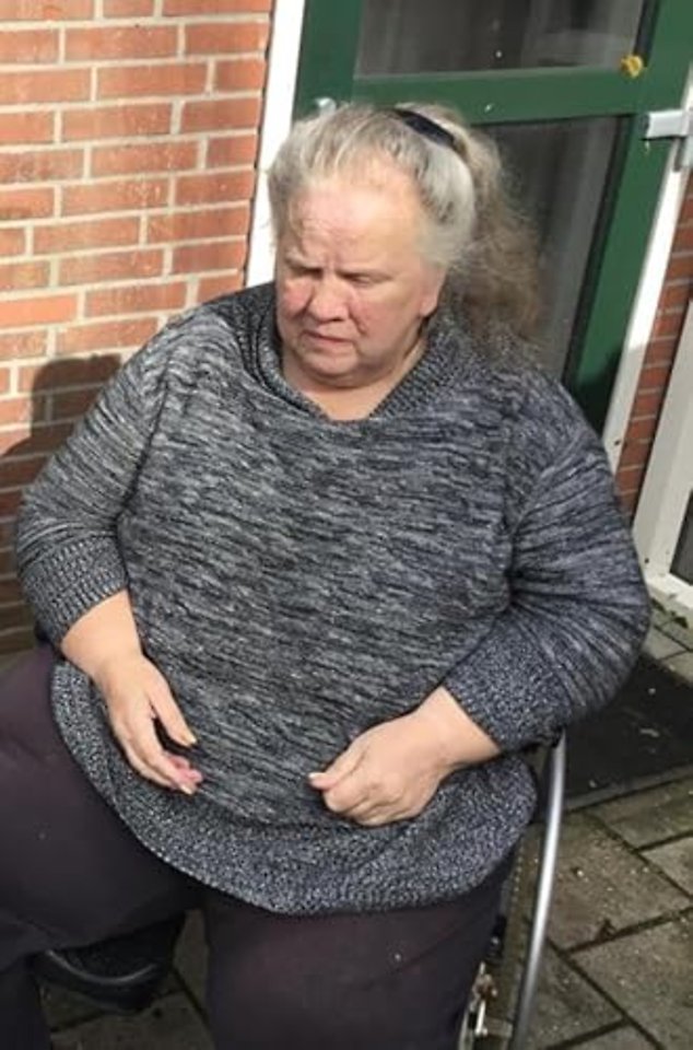 mensen schamen zich als iemand in een rolstoel zit