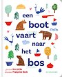 Een boot vaart naar het bos