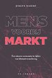 Mens voorbij markt Mens voorbij markt