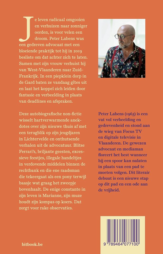 Zorro draagt een paarse toga