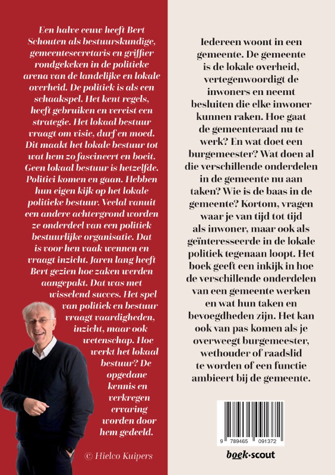 Achter de voordeur van het gemeentehuis