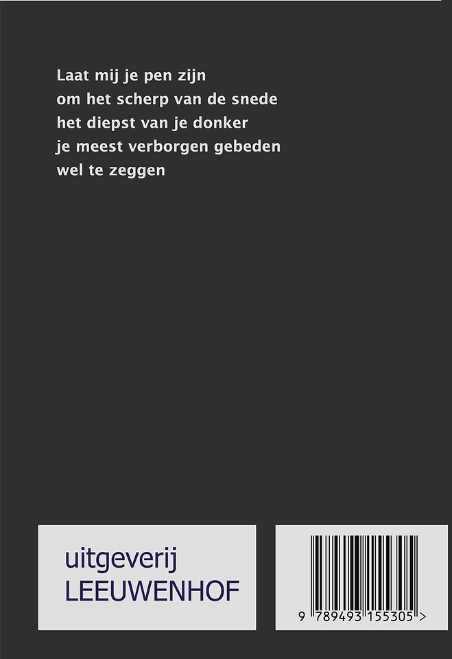 Blote voeten op zwarte aarde