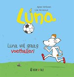 Luna wil graag voetballen!
